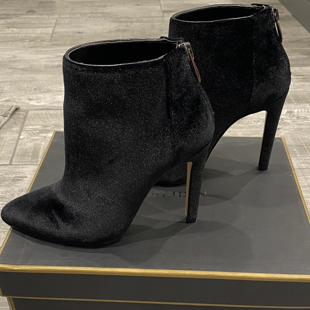 NWT Ava & Aiden Elegant Black Ankle Booties